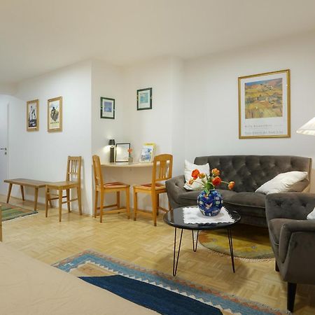 Homely Apartment In The Center With Garden View Gmunden Exteriör bild