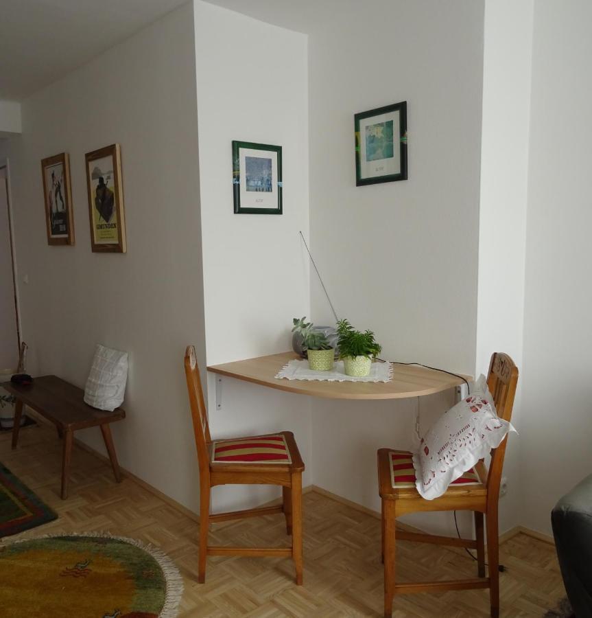 Homely Apartment In The Center With Garden View Gmunden Exteriör bild