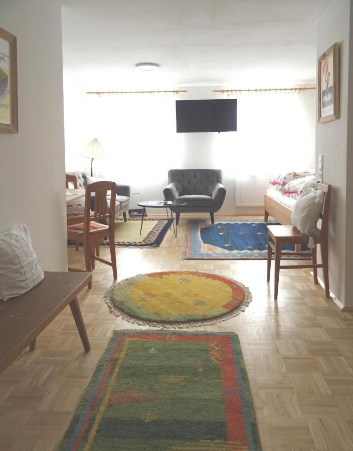 Homely Apartment In The Center With Garden View Gmunden Exteriör bild