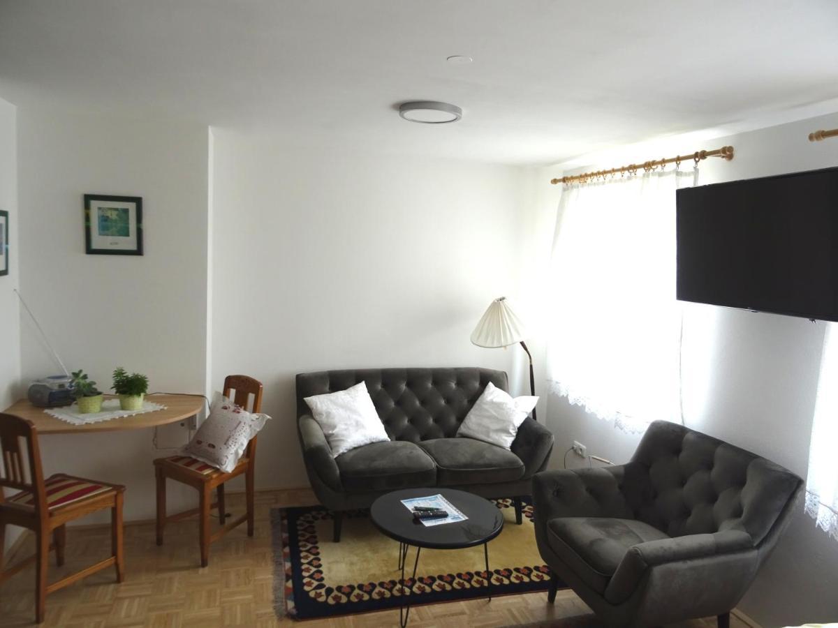 Homely Apartment In The Center With Garden View Gmunden Exteriör bild