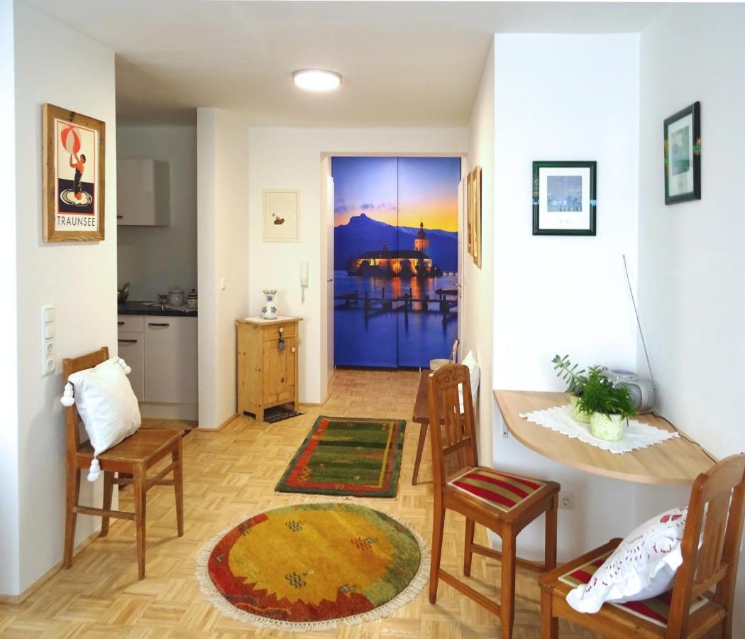 Homely Apartment In The Center With Garden View Gmunden Exteriör bild