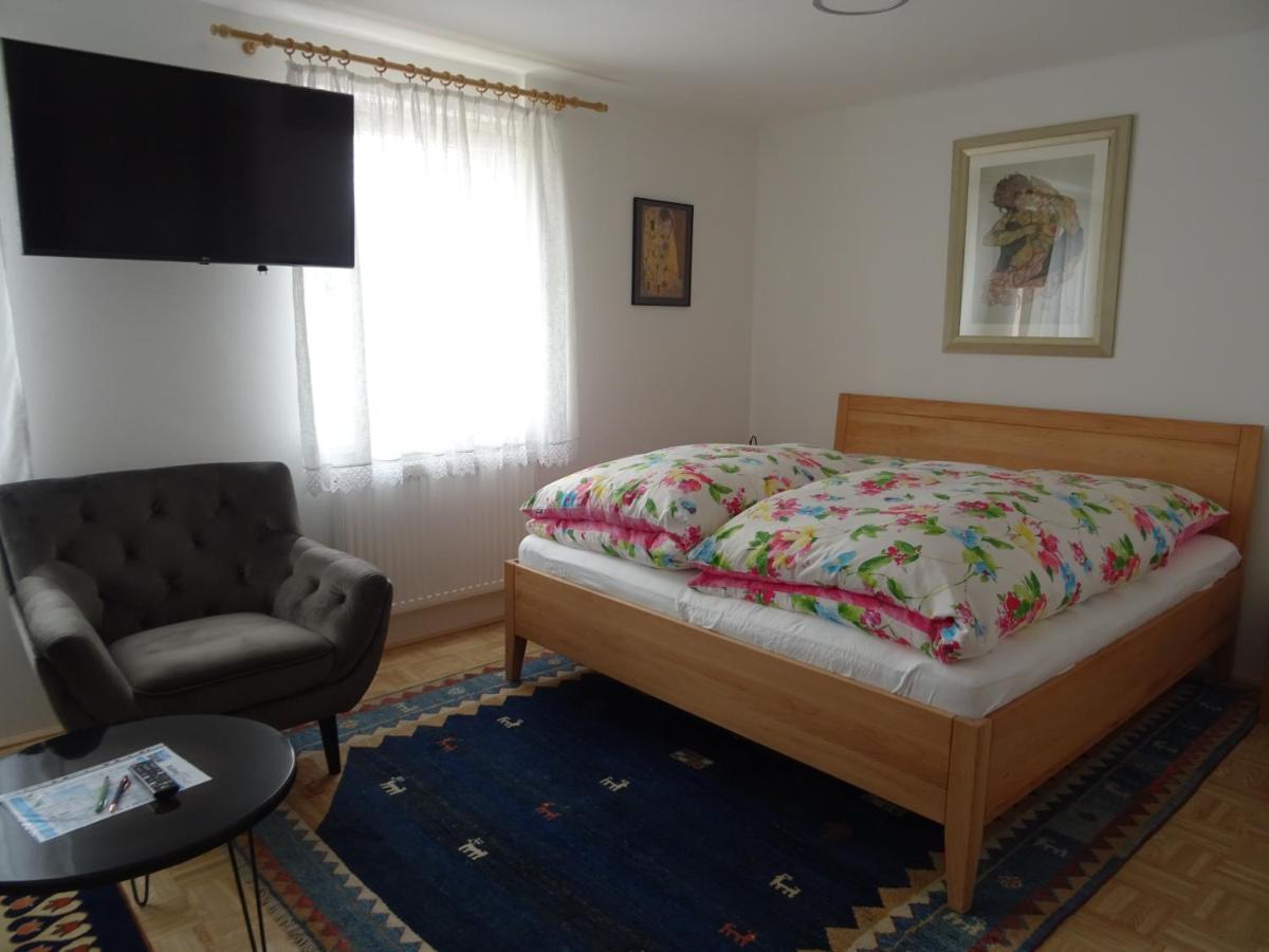 Homely Apartment In The Center With Garden View Gmunden Exteriör bild